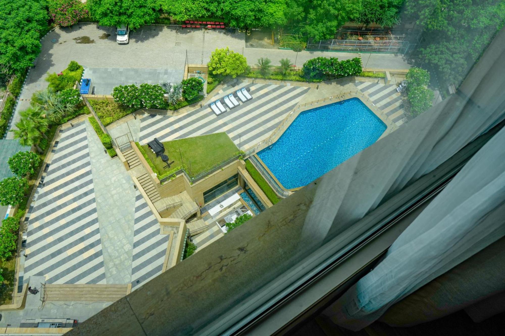 Готель Courtyard By Marriott Gurugram Downtown Ґурґаон Екстер'єр фото